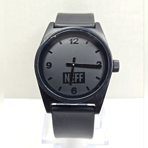 Mens Neff Daily Analog Quartz Watch All Black Silicon Band New Battery - Picture 1 of 10